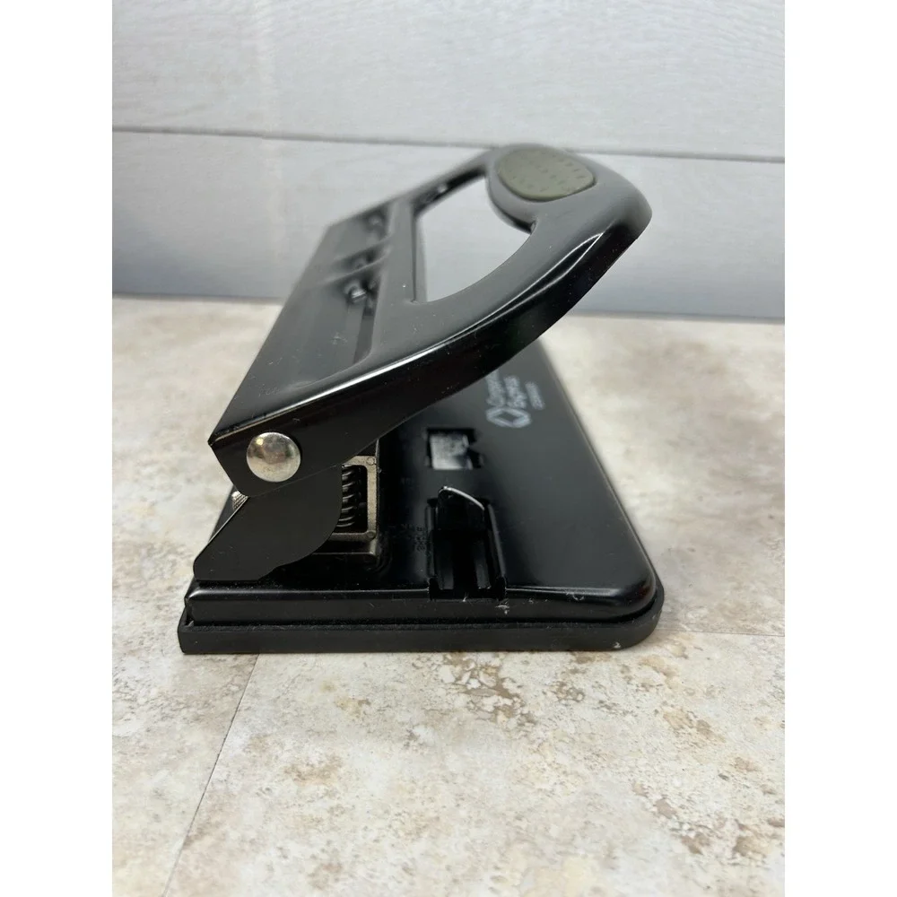 Corporate Express CEB‎ 900025 Heavy Duty 3-hole Punch Black